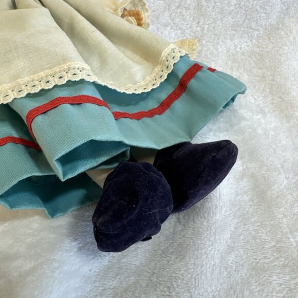 Vintage Effanbee International Doll 11" 1976 Holland Blonde Braids Sleeping Eyes - Picture 6 of 10